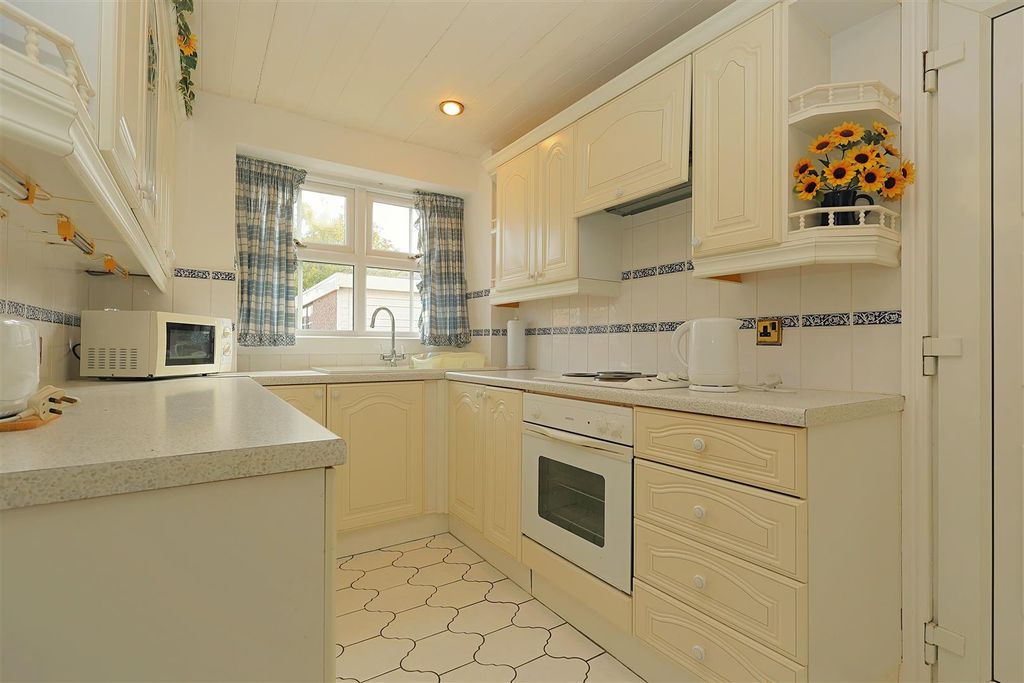 Property photo 2 of 20 Kitchen