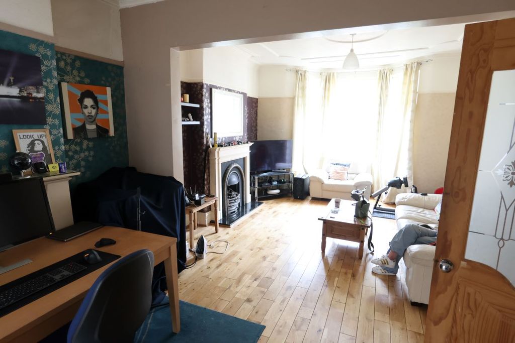 Property photo 2 of 11