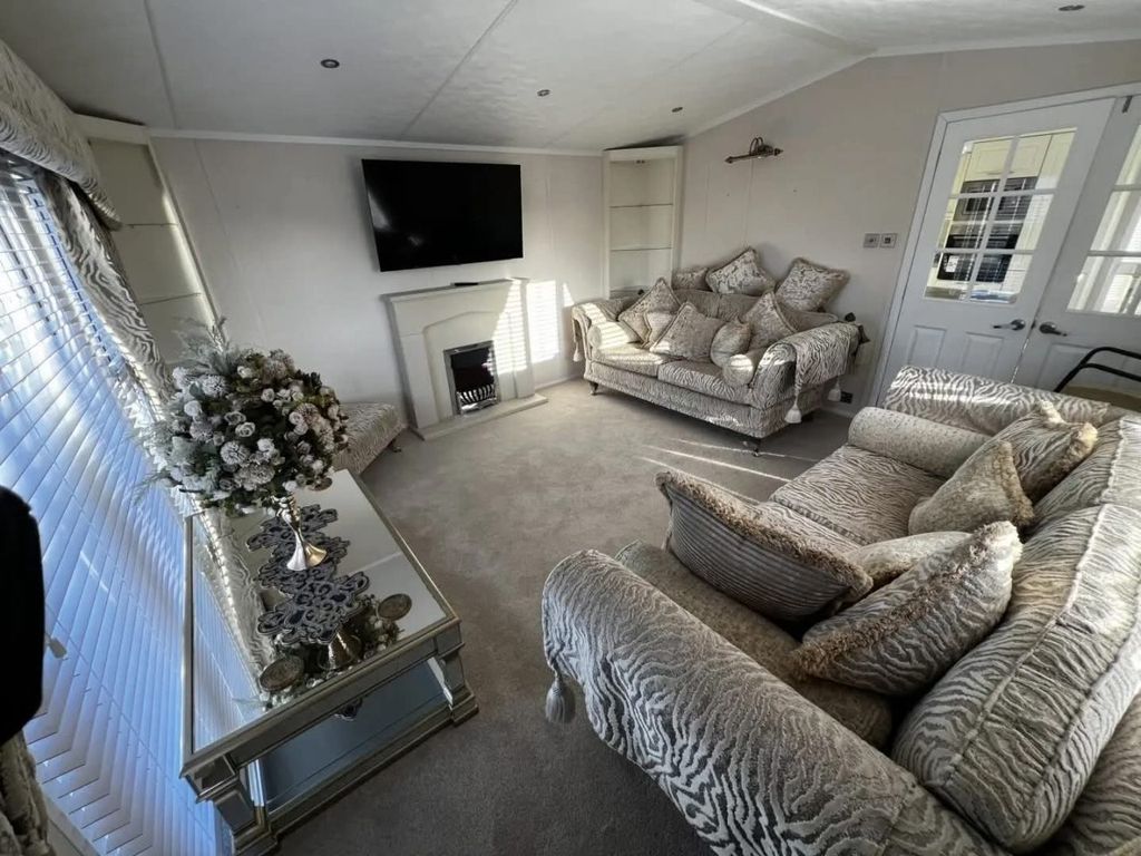 Property photo 3 of 8 1000023512