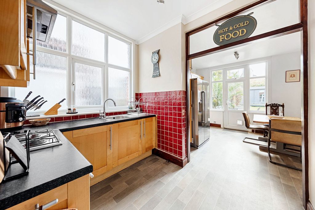 Property photo 3 of 17 Kitchen