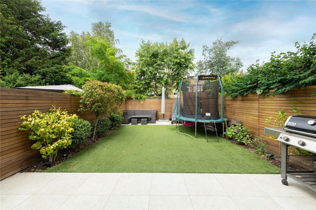 Property photo 2 of 33 Picture No. 14