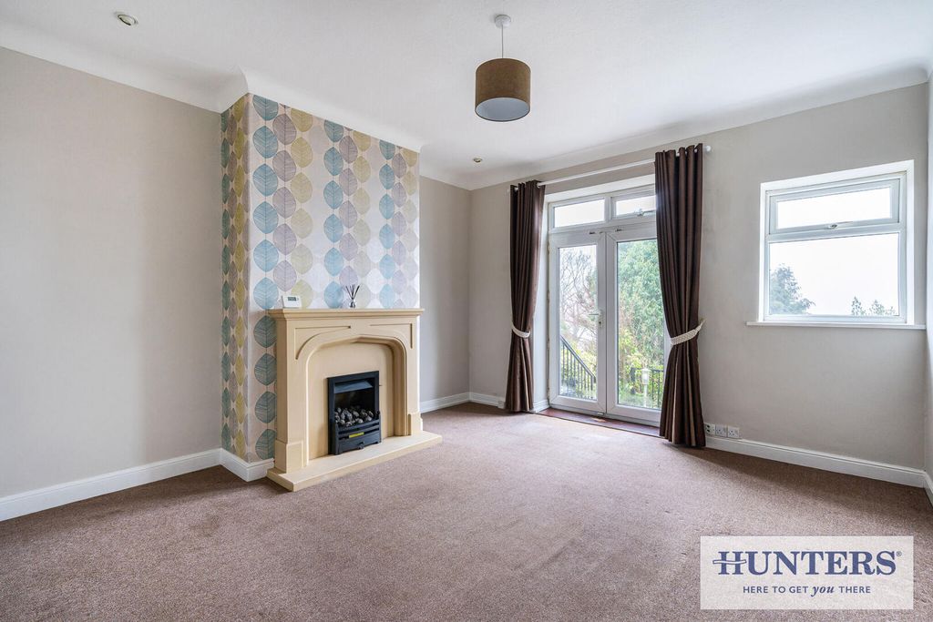 Property photo 3 of 17 Living Room