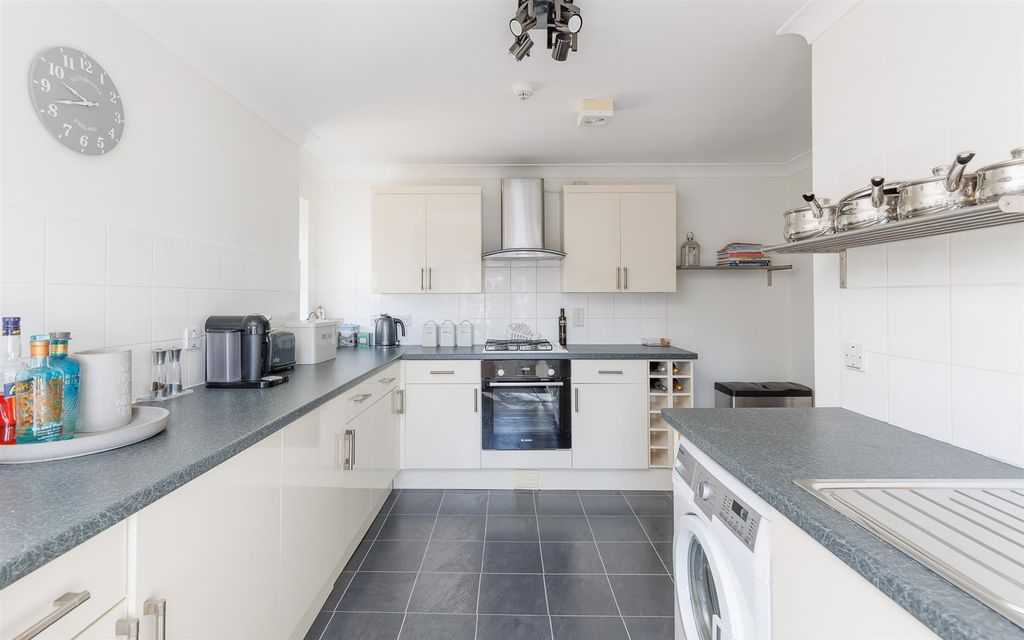 Additional image 7 of 2 bed flat for saleCowes, Isle Of Wight PO31