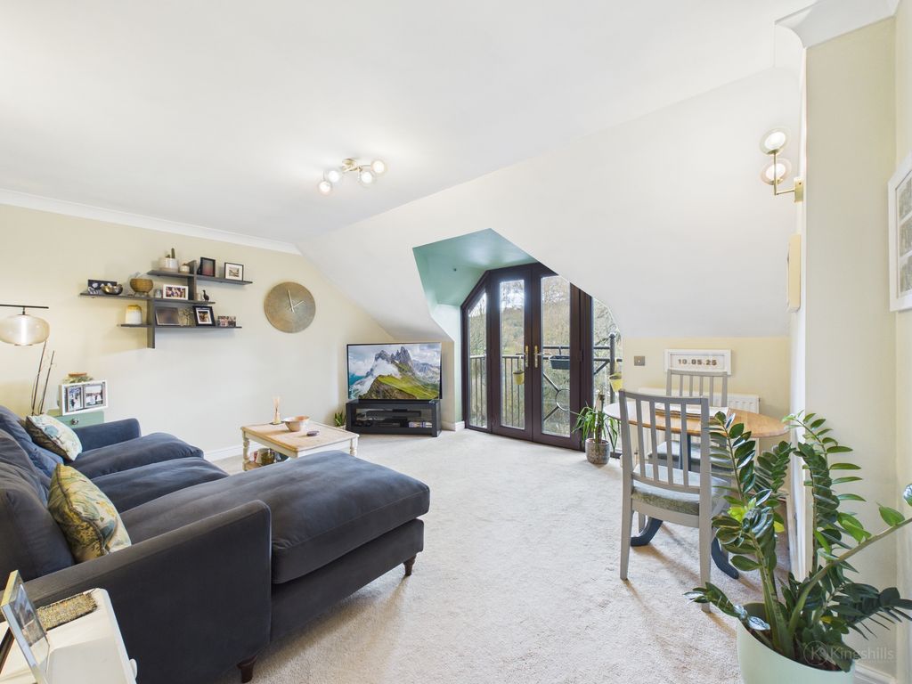 Property photo 2 of 12 Cam02136G0-Pr0544-Still022