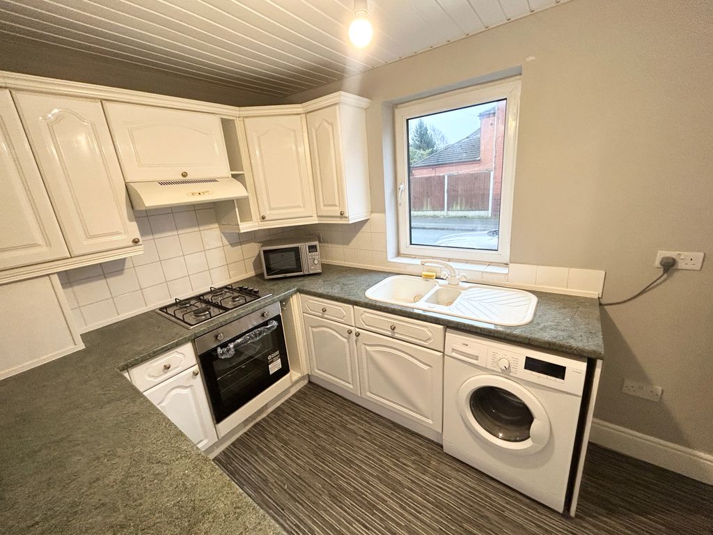 Property photo 2 of 6 Kitchen