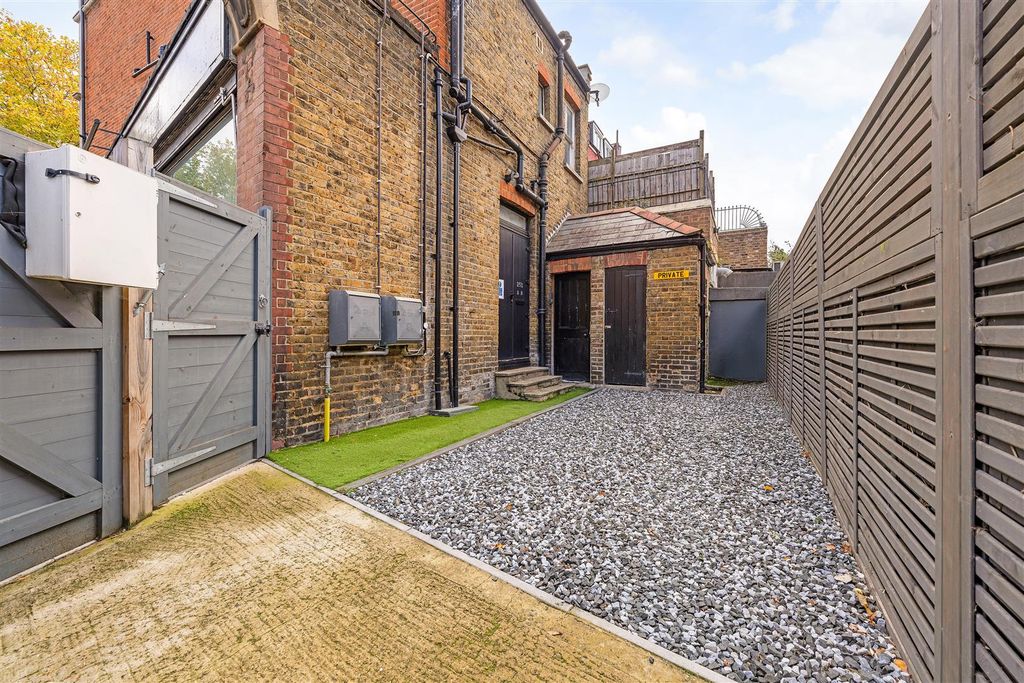 Property photo 3 of 17