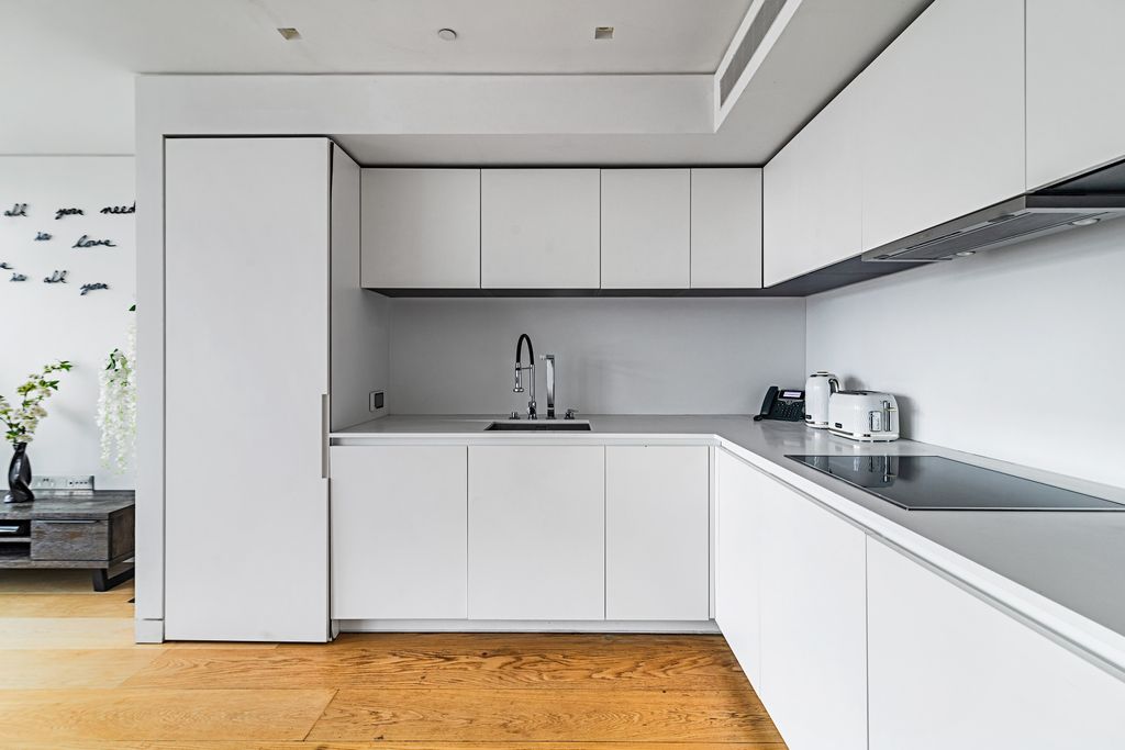 Property photo 2 of 22 72_Centre_Point_04