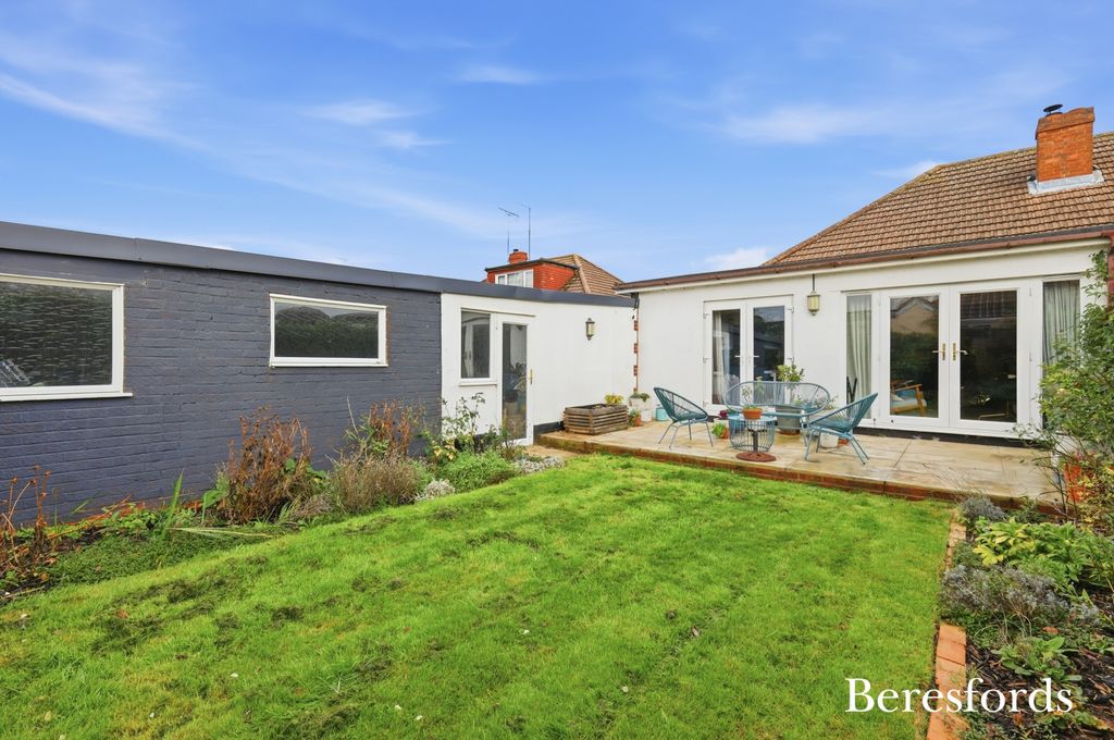 Property photo 2 of 13 Garden