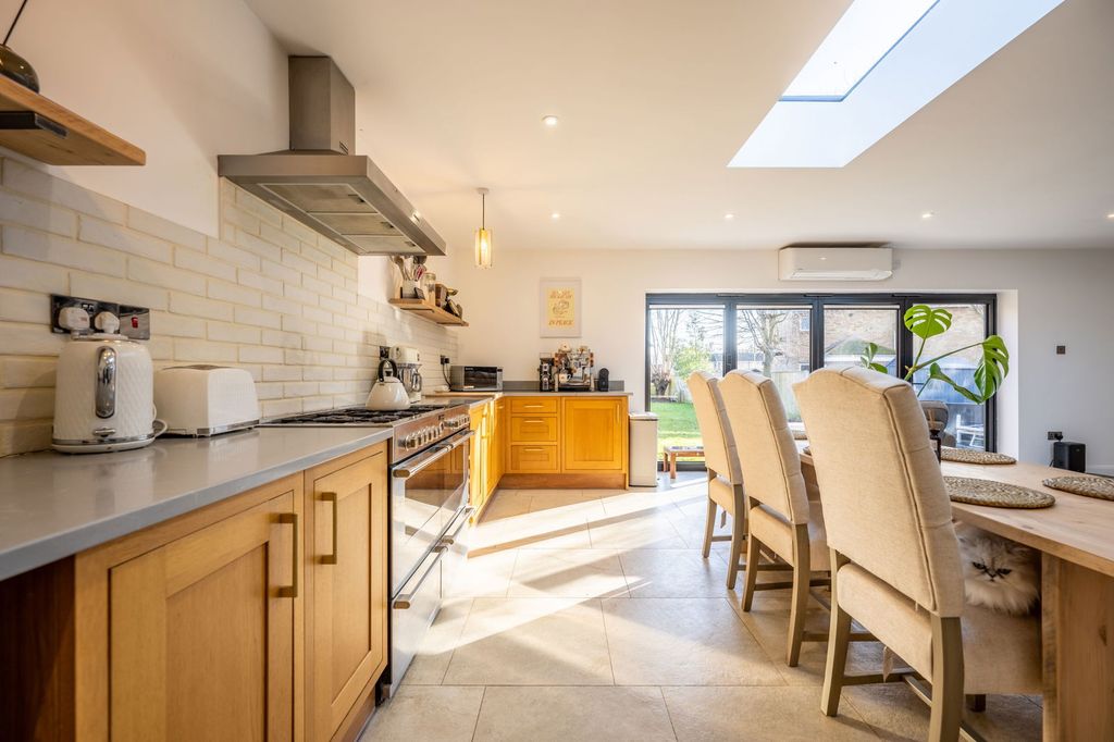 Property photo 3 of 33