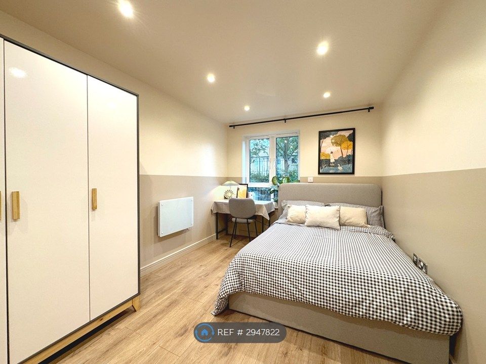 Property photo 2 of 24 Master Bedroom