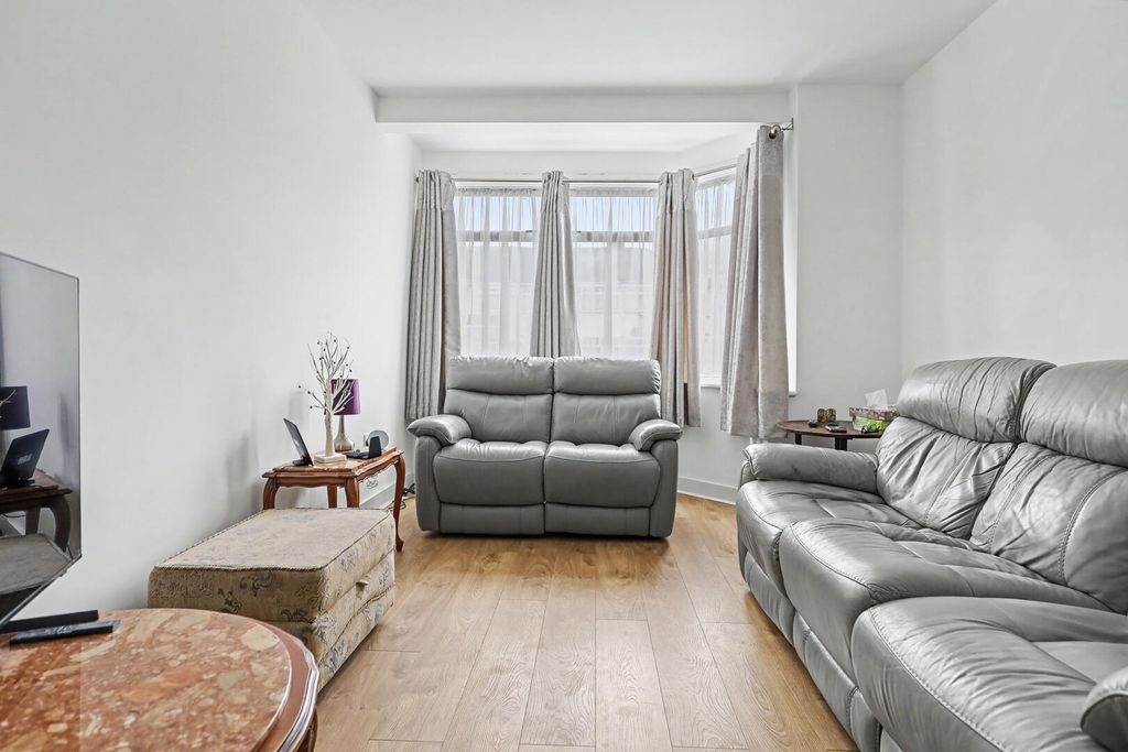 Property photo 2 of 19 Living Room