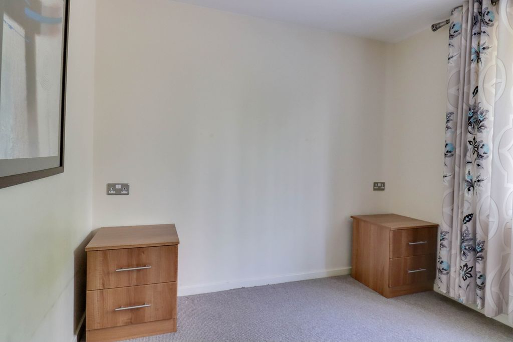 Property photo 3 of 33