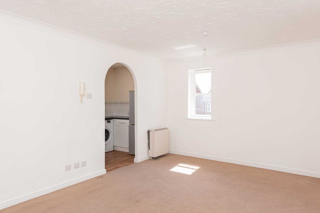 Property photo 3 of 8