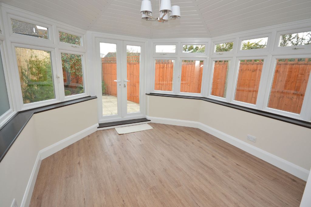 Property photo 3 of 10 Conservatory