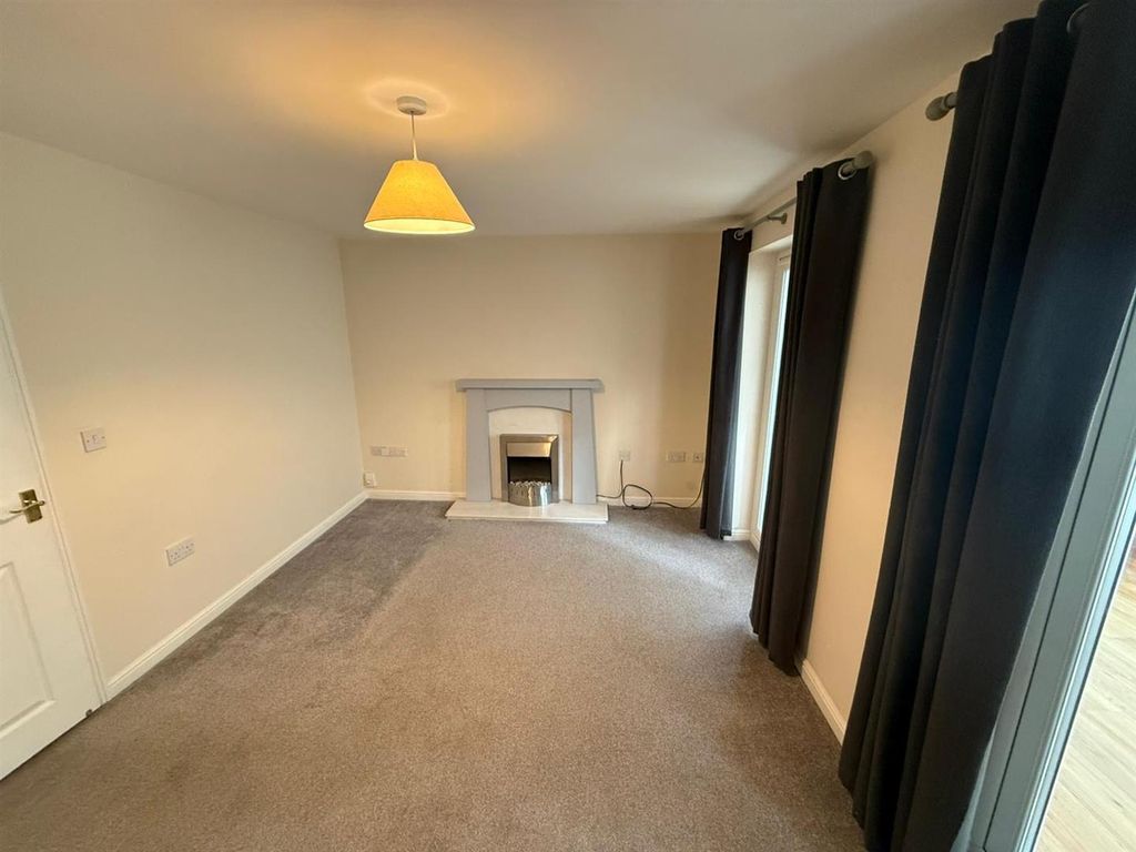 Property photo 2 of 11 388Fde5c-B6B2-4Bcb-B977-60Dca2066A2F.Jpg