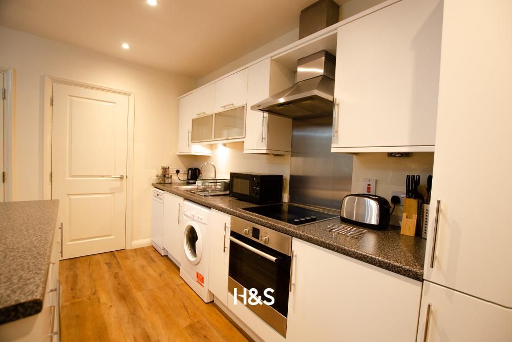 Property photo 3 of 9 Kitchen 2.Jpg