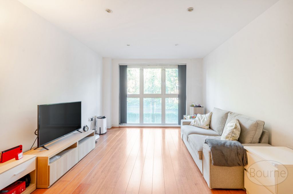 Property photo 3 of 14 10Cef2A6-E991-4Af...