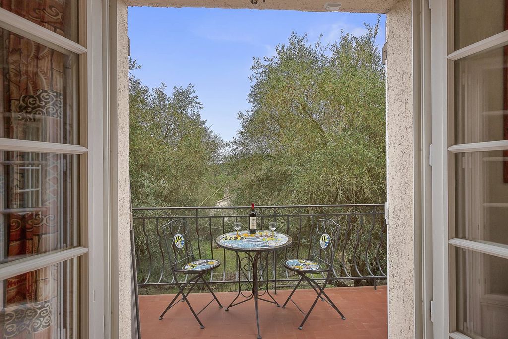 Property photo 2 of 31