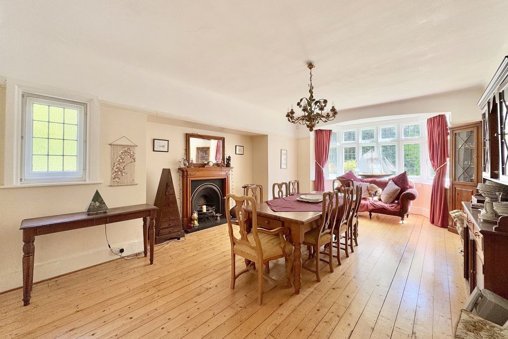Property photo 2 of 39