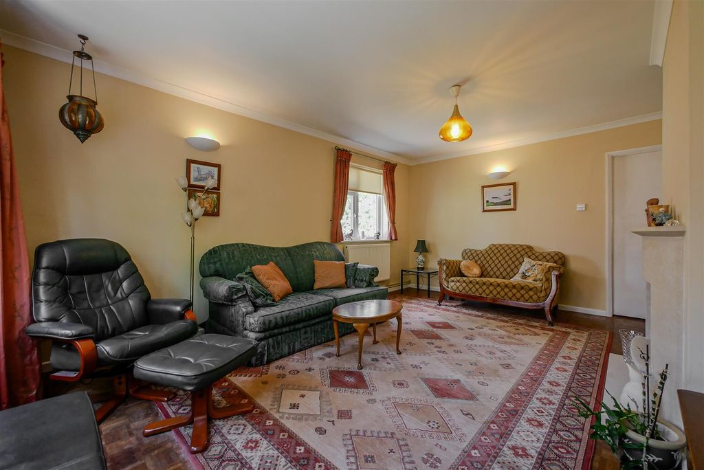 Property photo 2 of 13 Lounge