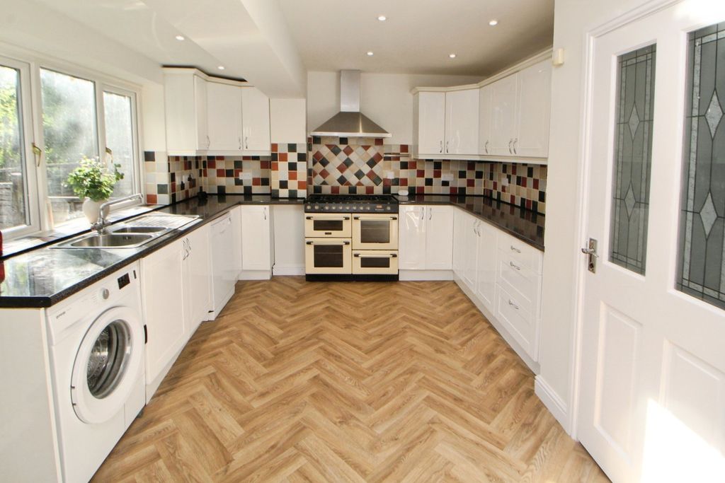 Property photo 2 of 10 Picture No. 08