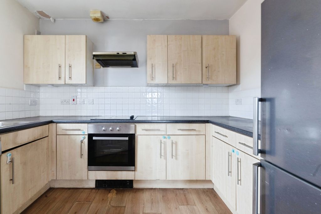 Property photo 2 of 20