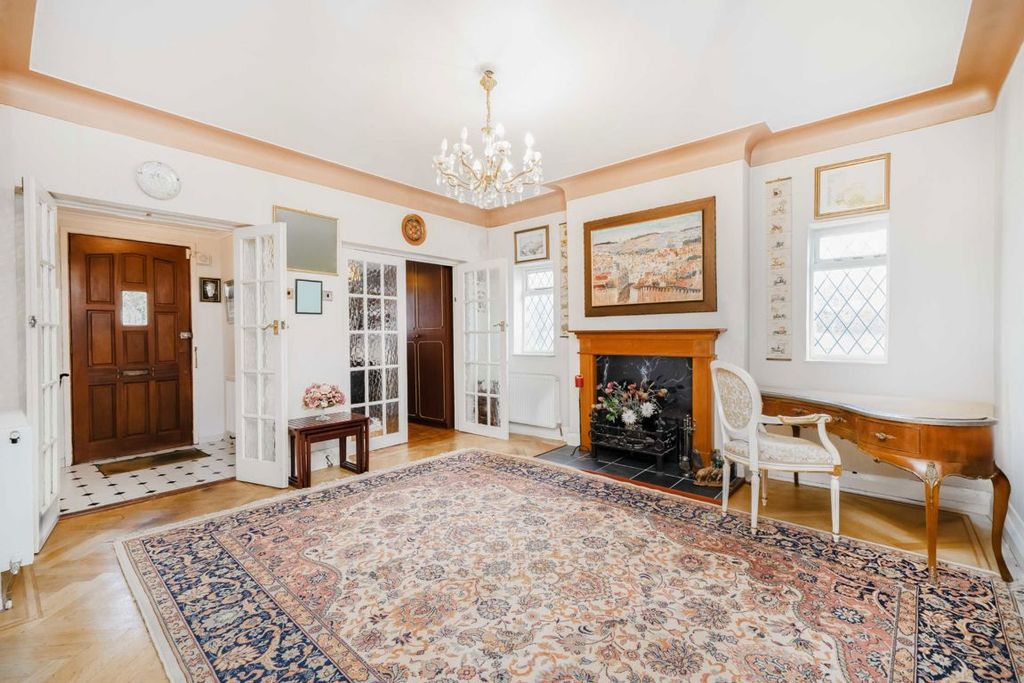 Property photo 2 of 9