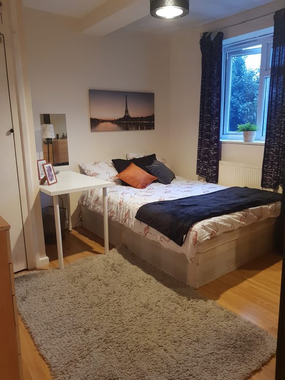 Property photo 2 of 12 Room 5- £823 Available Now