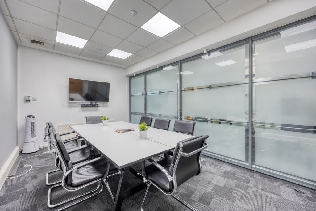 Property photo 3 of 11 Meeting Room