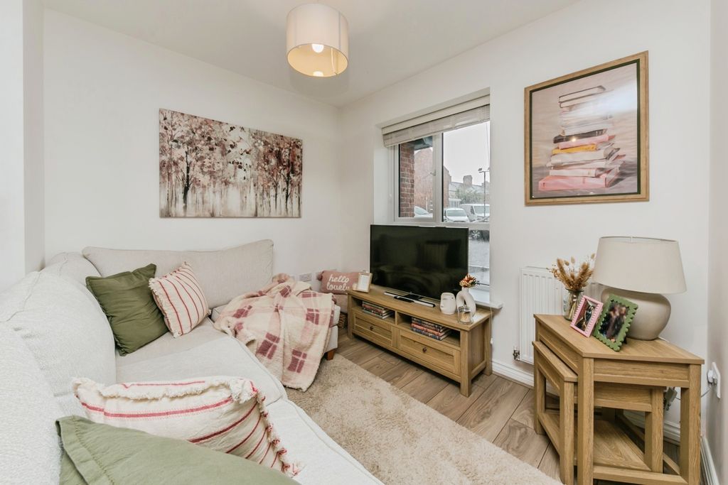 Property photo 3 of 15 Pbox-Img.Jpg