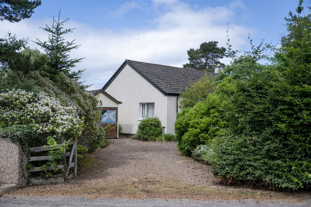 Property photo 2 of 18 Westerness0005.Jpg