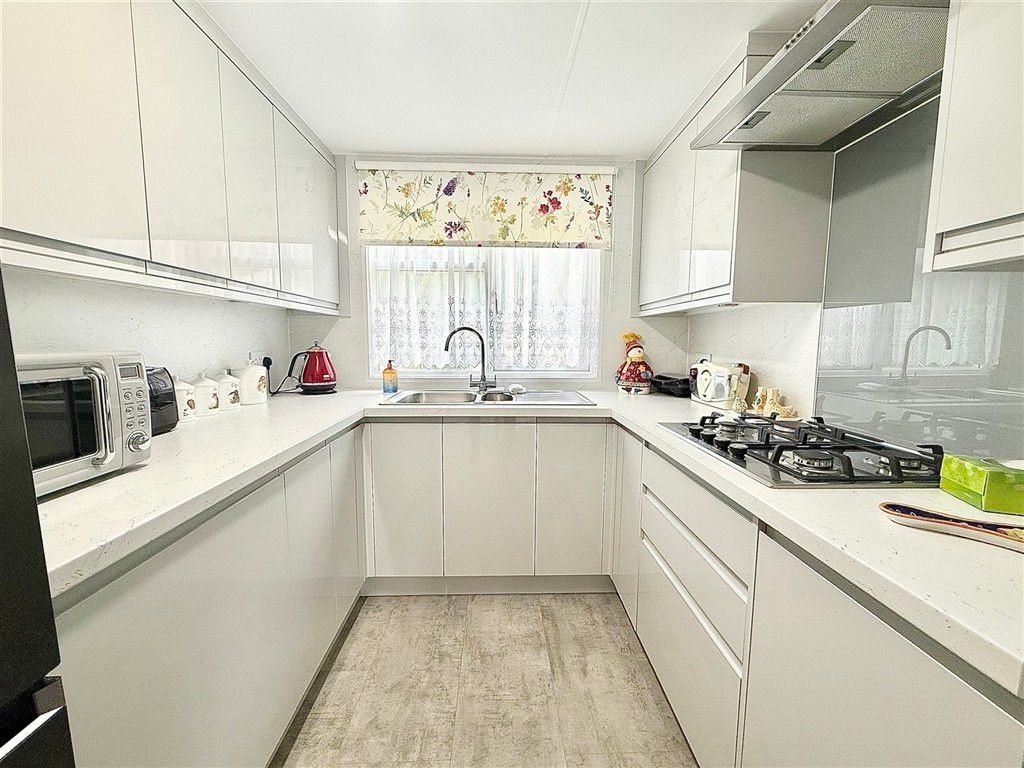 Property photo 3 of 10 Kitchen