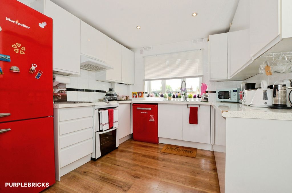 Property photo 3 of 24 Kitchen