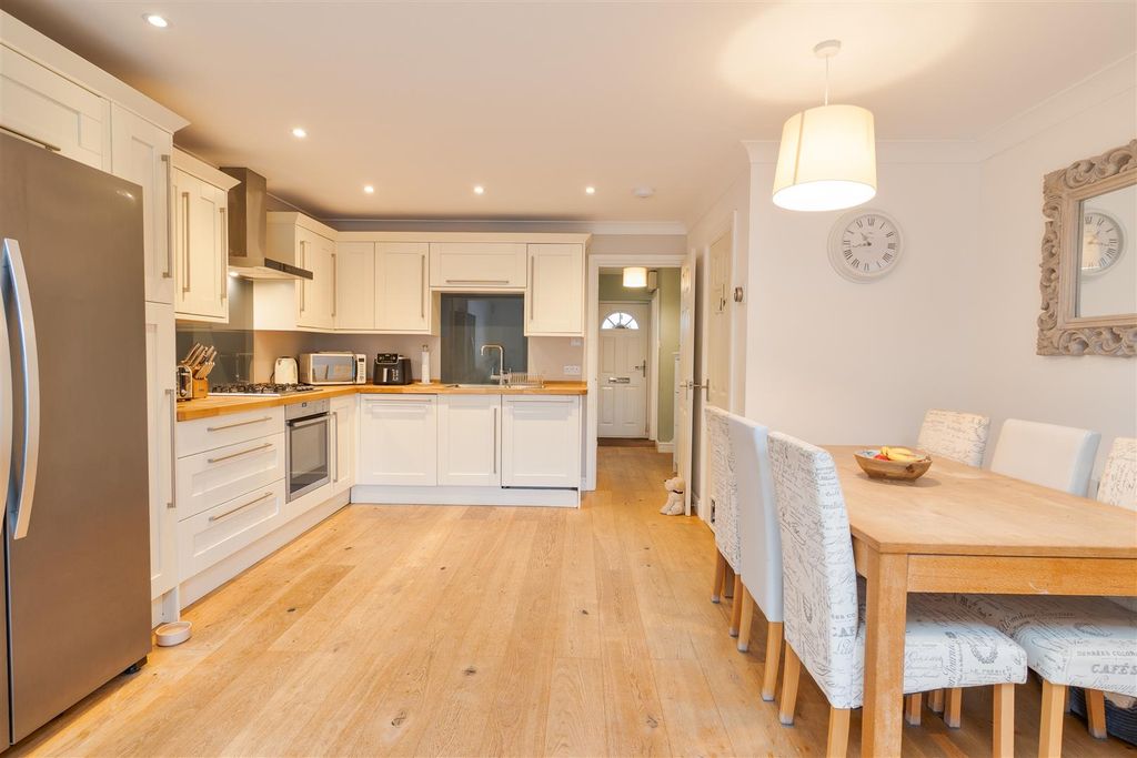 Property photo 3 of 14 Kitchen Diner.Jpg