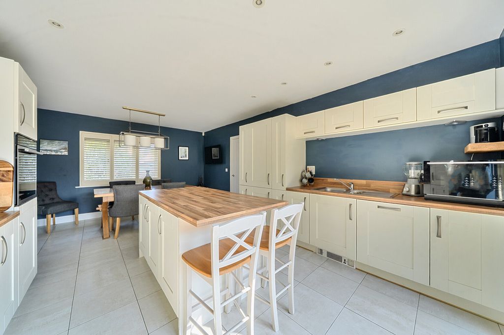 Property photo 3 of 21 Kitchen/Diner