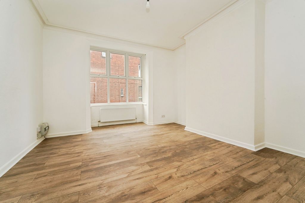 Property photo 3 of 13 Pbox-Img.Jpg