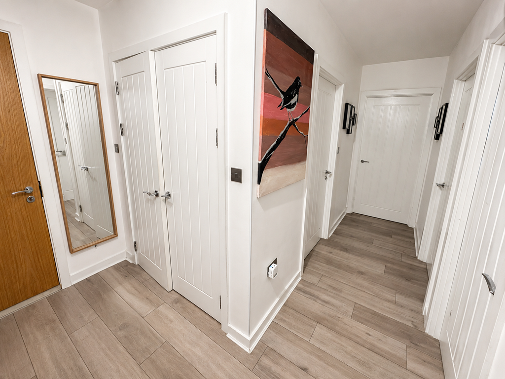 Property photo 2 of 10 Hallway