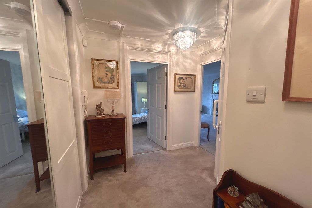 Property photo 2 of 12 Entrance Hall