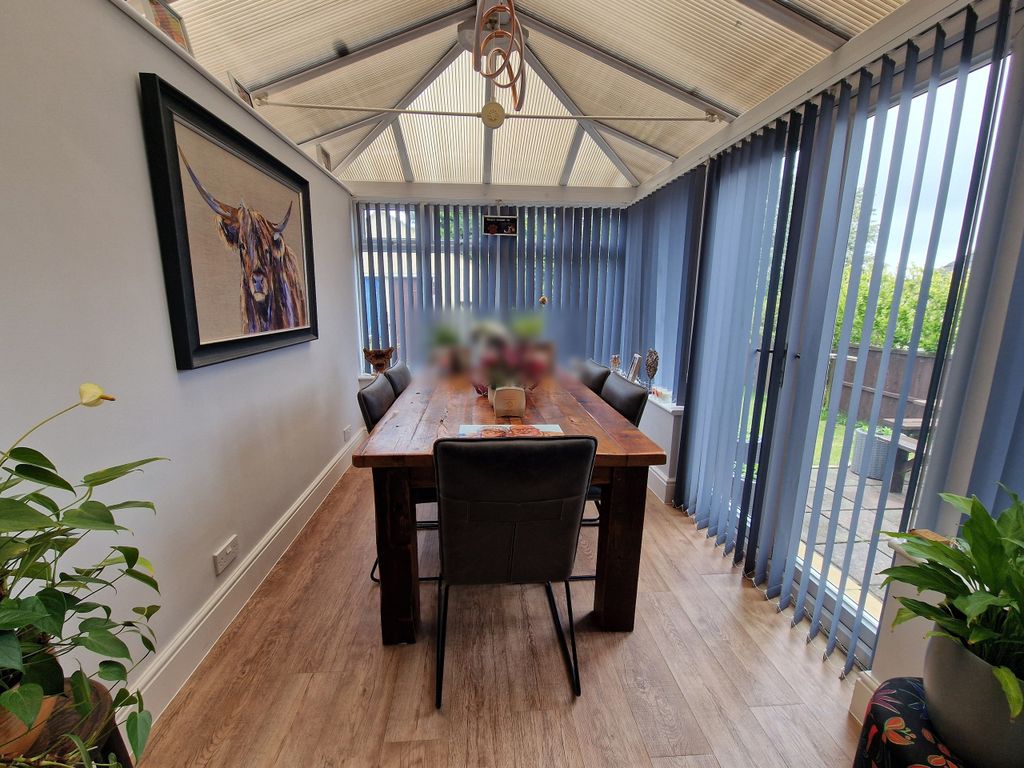 Property photo 3 of 14 Conservatory