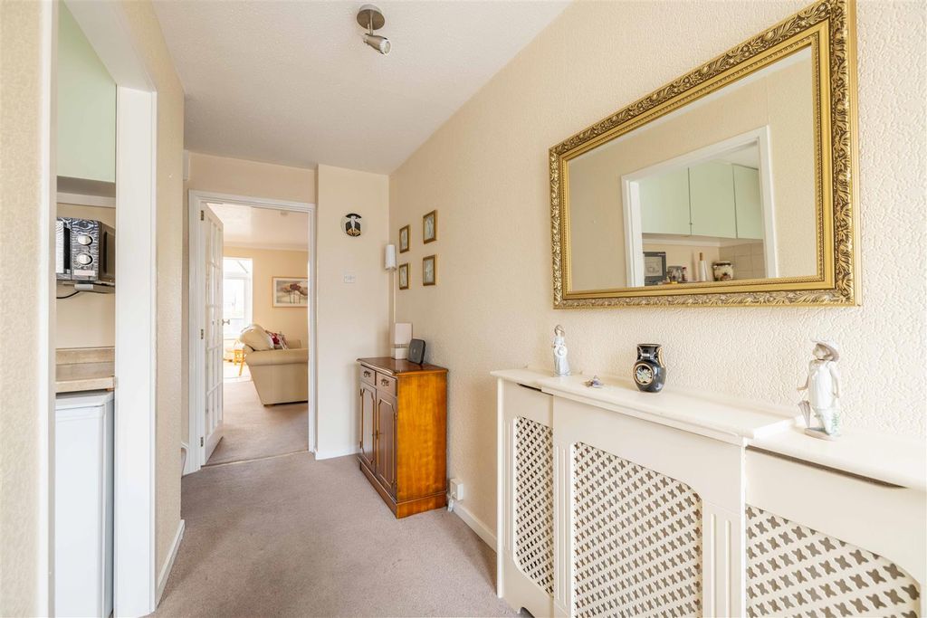 Property photo 3 of 17 Rw5 (16 Of 21).Jpg