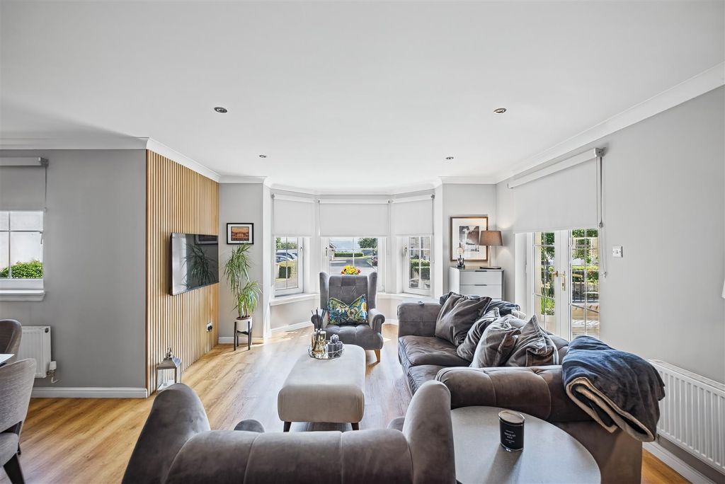 Property photo 3 of 32 Hamilton Park North-17.Jpg