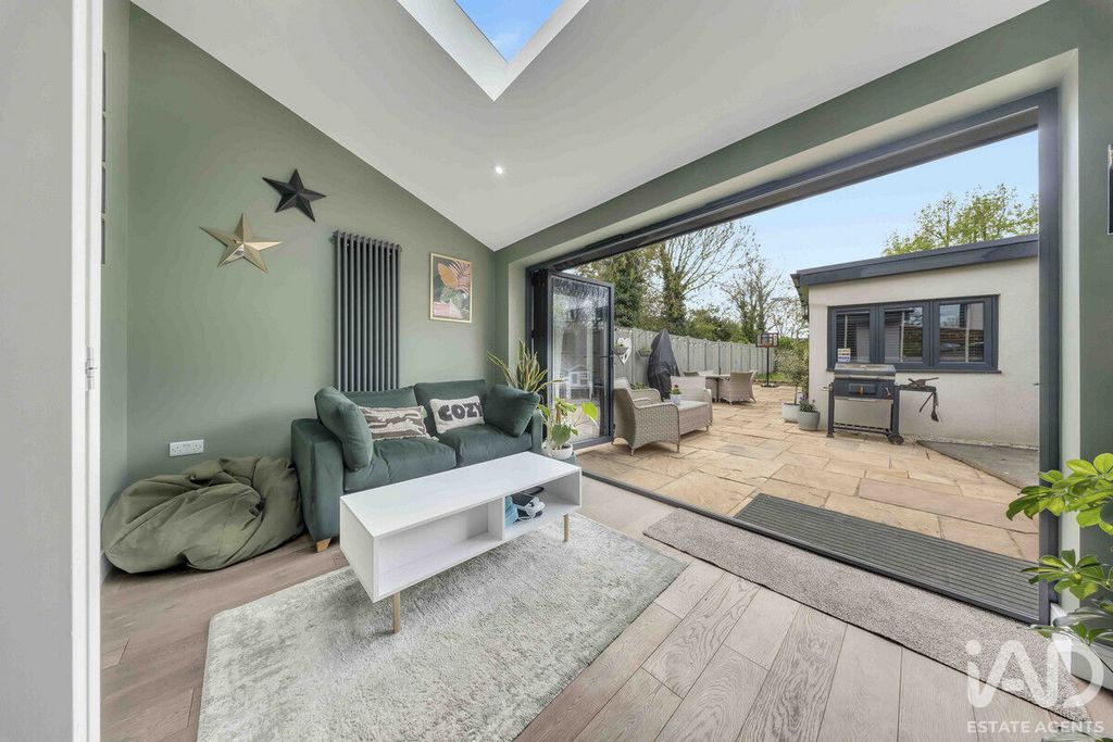 Property photo 3 of 42