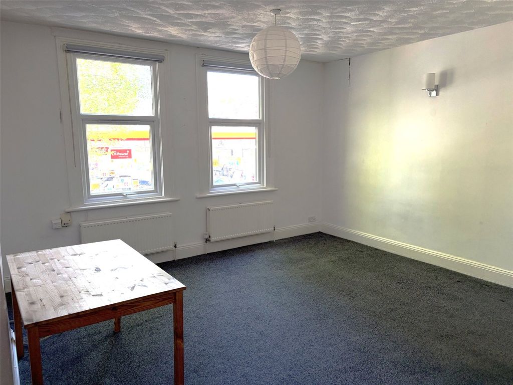 Property photo 2 of 7 Picture No. 12