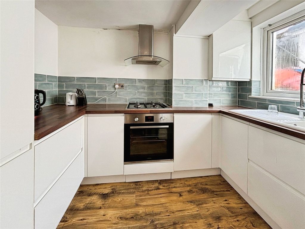 Property photo 2 of 12 Kitchen