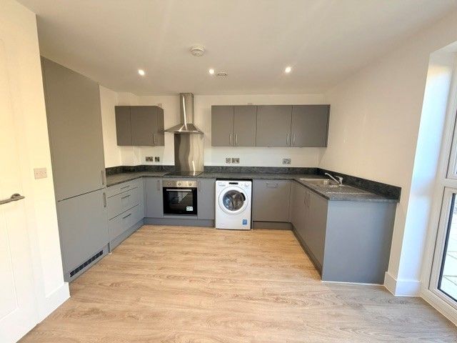 Property photo 3 of 10 Kitchen