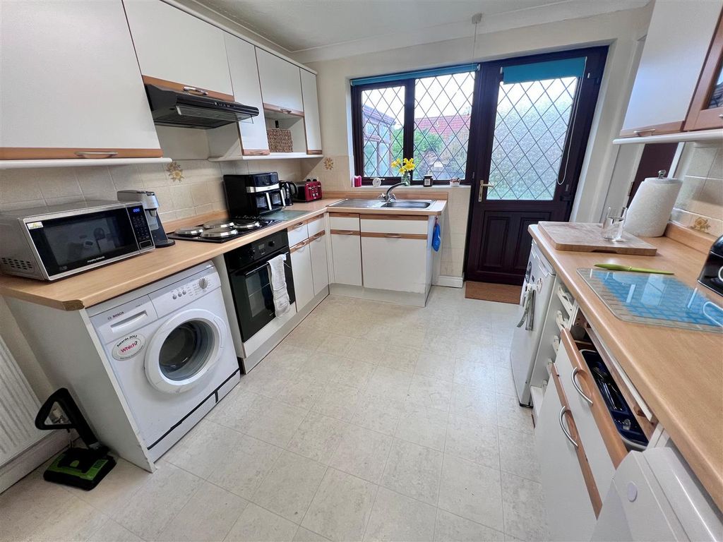 Property photo 1 of 12 Kitchen 1.Jpg