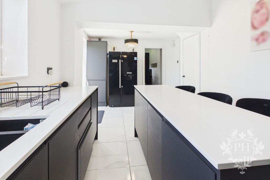 Property photo 3 of 17 09F62ee287A742E289F2d63Bbd3B5B48_100_Cam02002G0-Pr