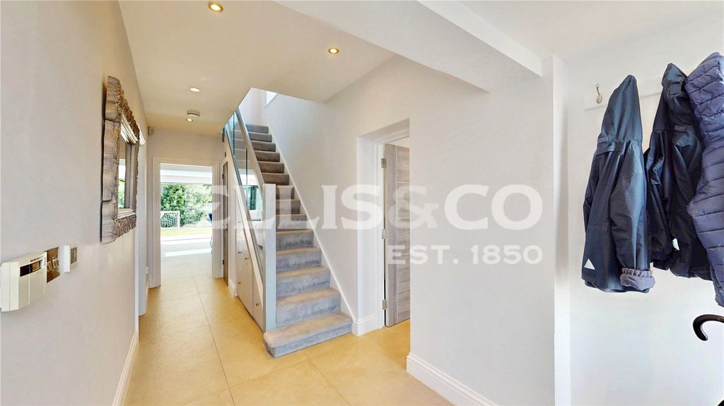 Property photo 2 of 28 Picture No. 24