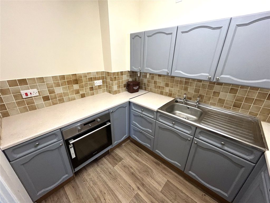 Property photo 2 of 9 Picture No. 10