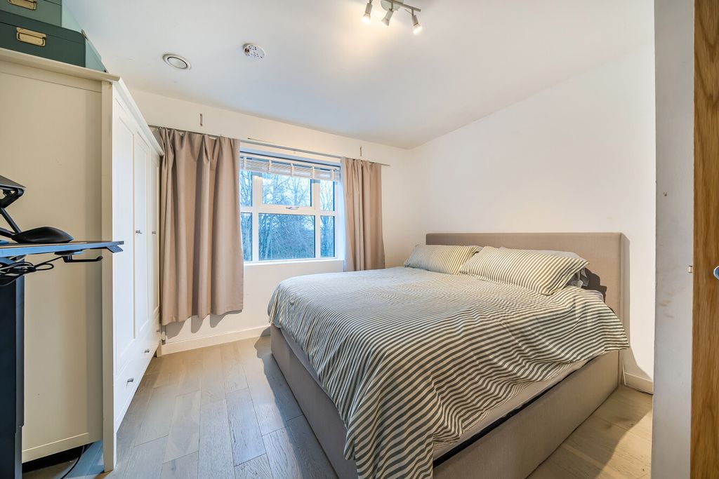 Property photo 3 of 9 1401117-15-6970E9...